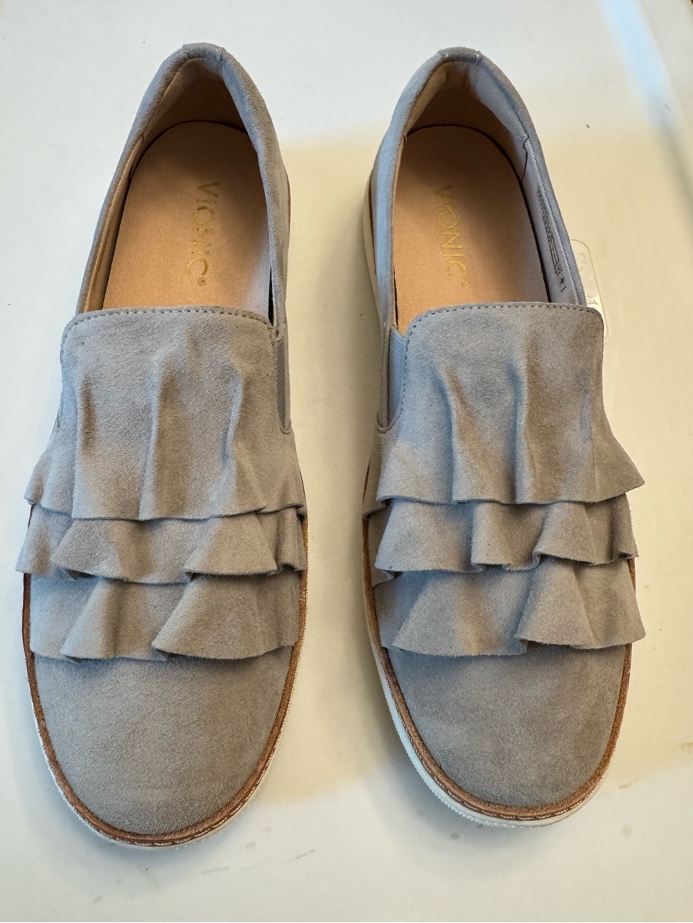 Vionic comfort Light Gray suede Ruffle flat Loafers